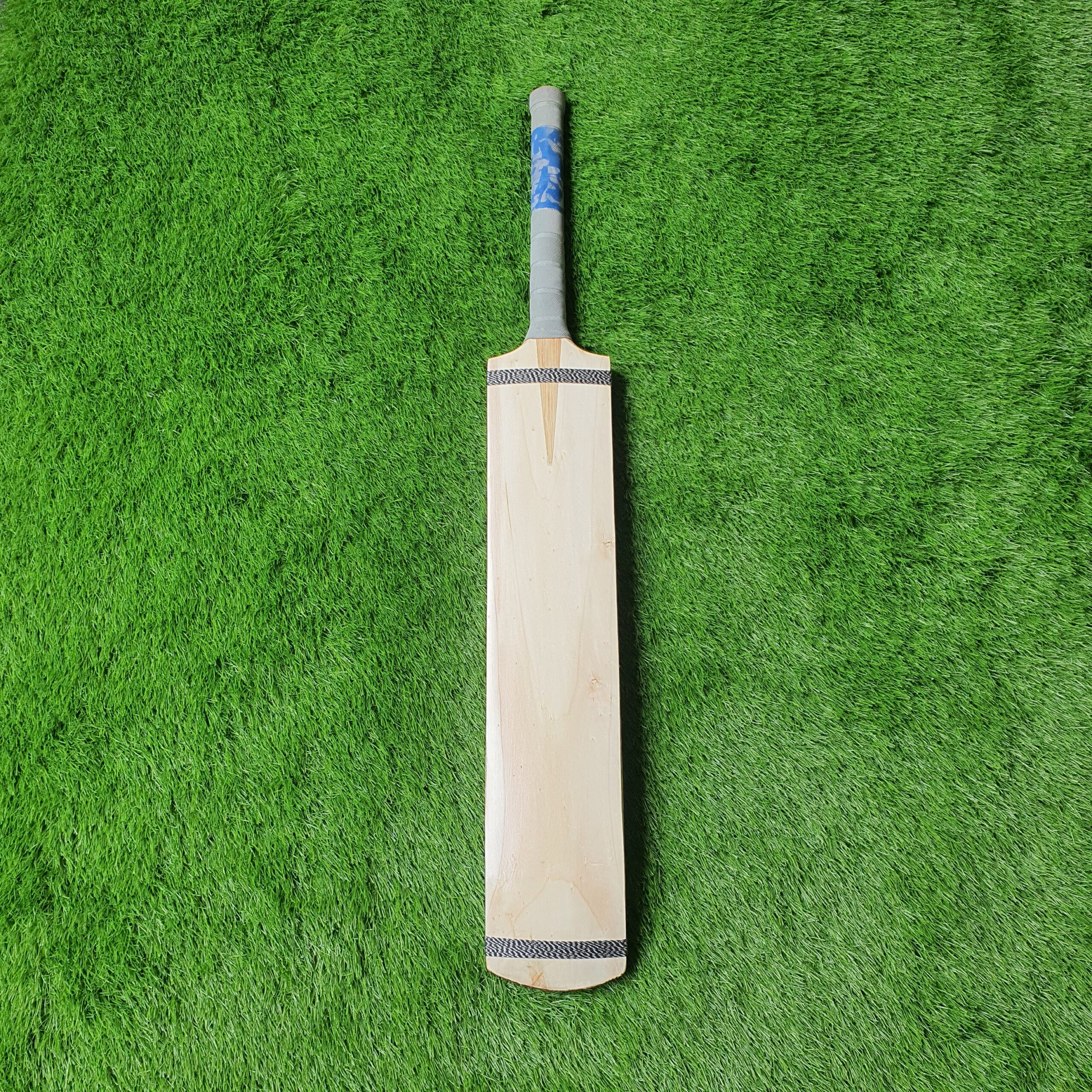 White Rawalakot Bat Flexible Handle Full Cane